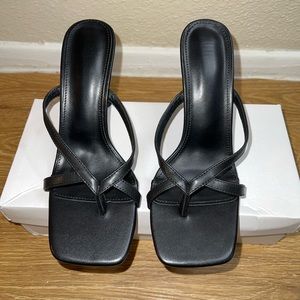 BLACK HEELS SIZE 6.5W (37)